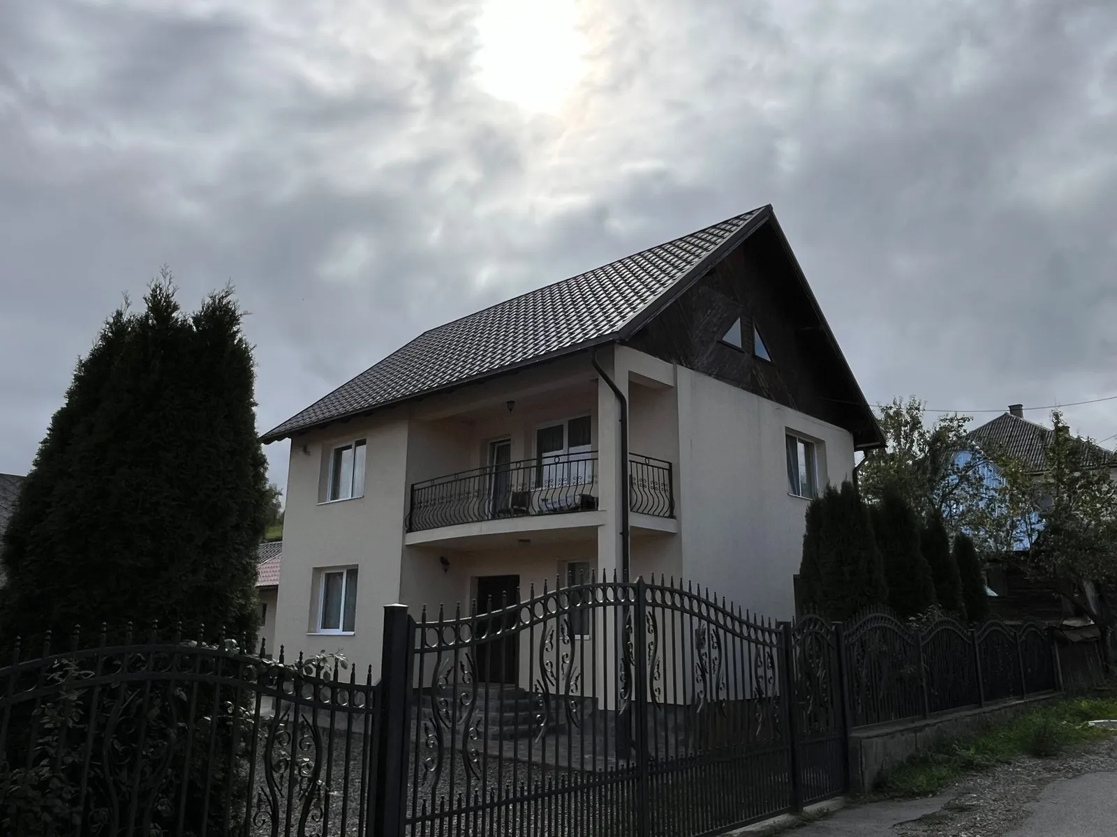 Acoperiș Balcanic — Poienile Izei, Maramureș