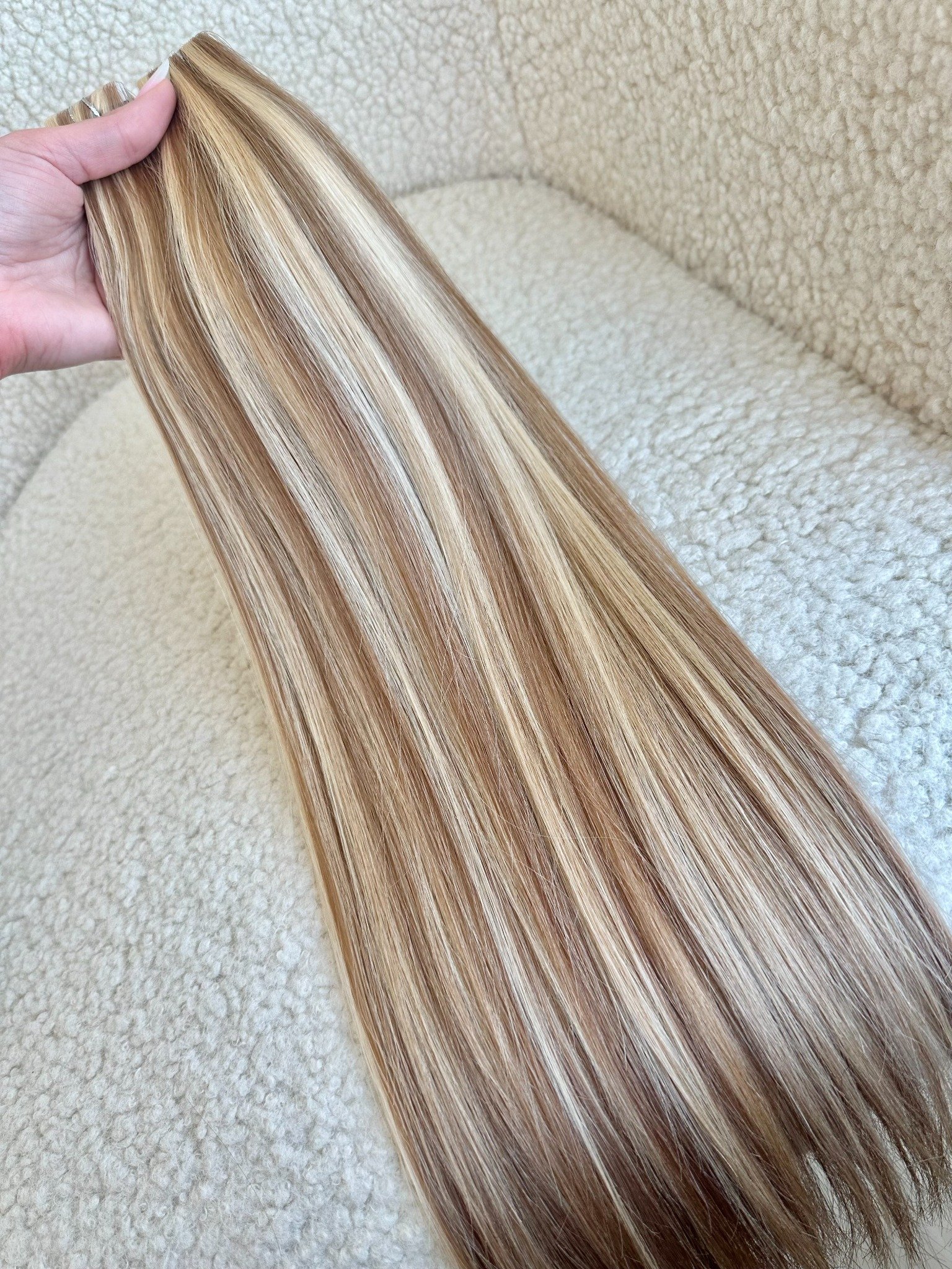 Extensii Invisible Tape Balayage #8/ #22 - Extensii de par București Extensii Invisible Tape Balayage #8/ #22 - Extensii de par București