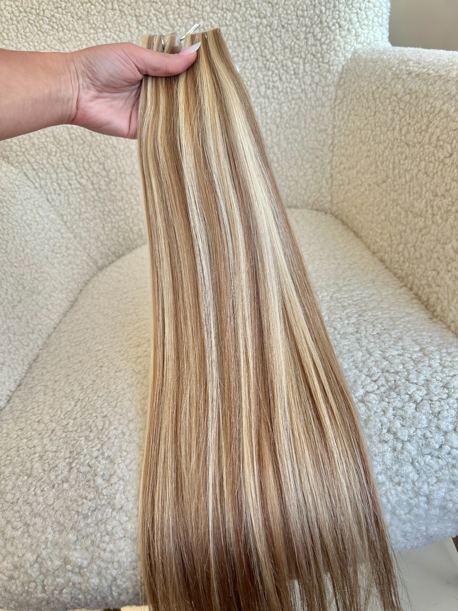 Extensii Invisible Tape Balayage #8/ #22 - Extensii de par București Extensii Invisible Tape Balayage #8/ #22 - Extensii de par București