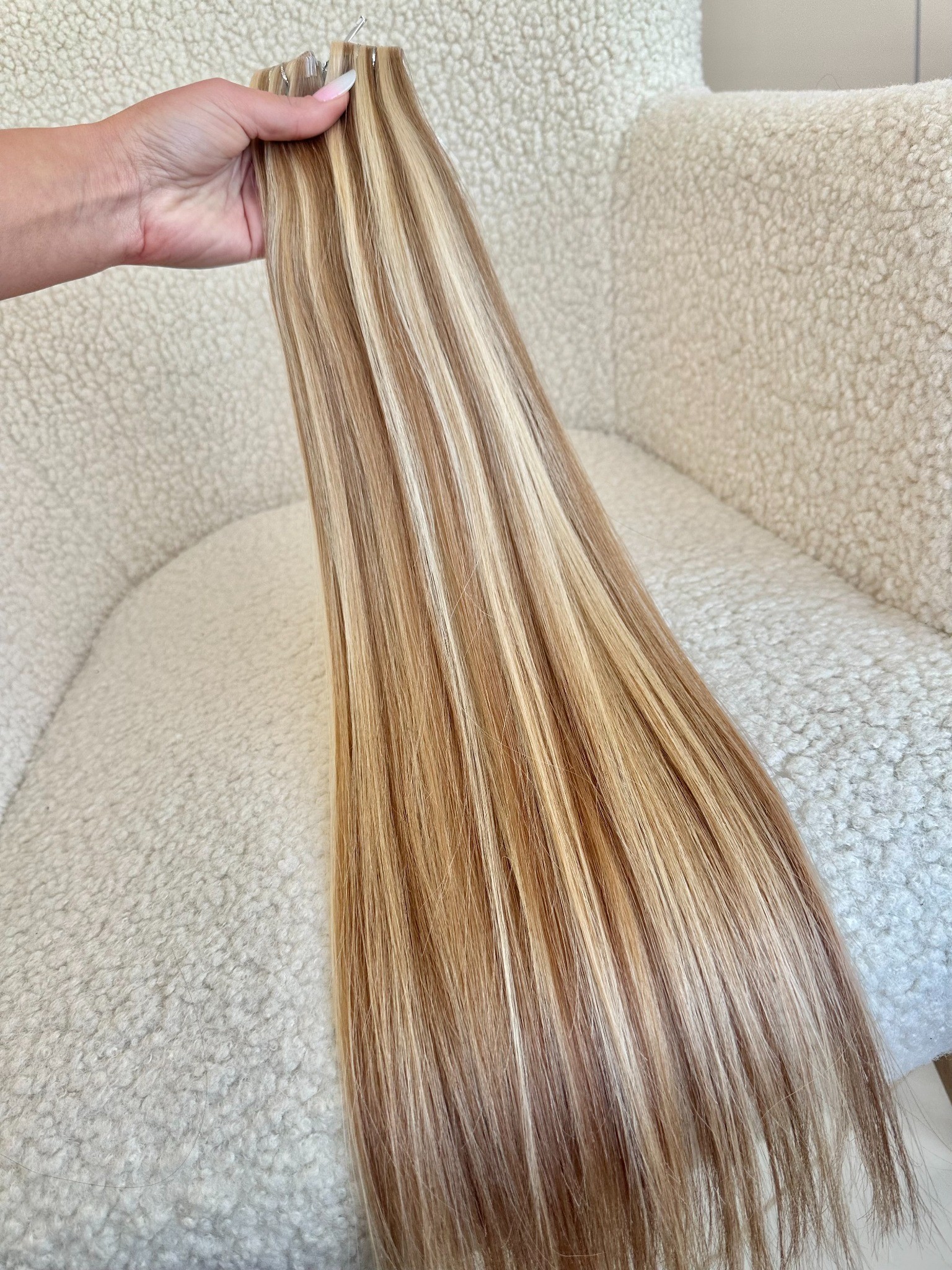 Extensii Invisible Tape Balayage #8/ #22 - Extensii de par București Extensii Invisible Tape Balayage #8/ #22 - Extensii de par București