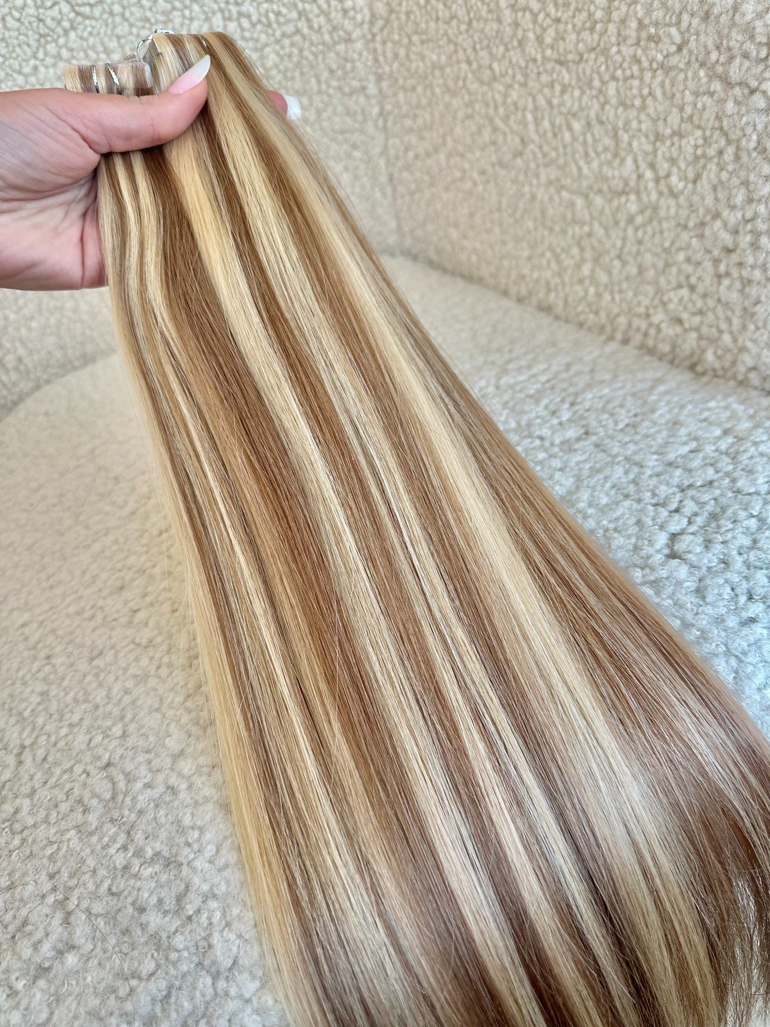 Extensii Invisible Tape Balayage #8/ #22 - Extensii de par București Extensii Invisible Tape Balayage #8/ #22 - Extensii de par București