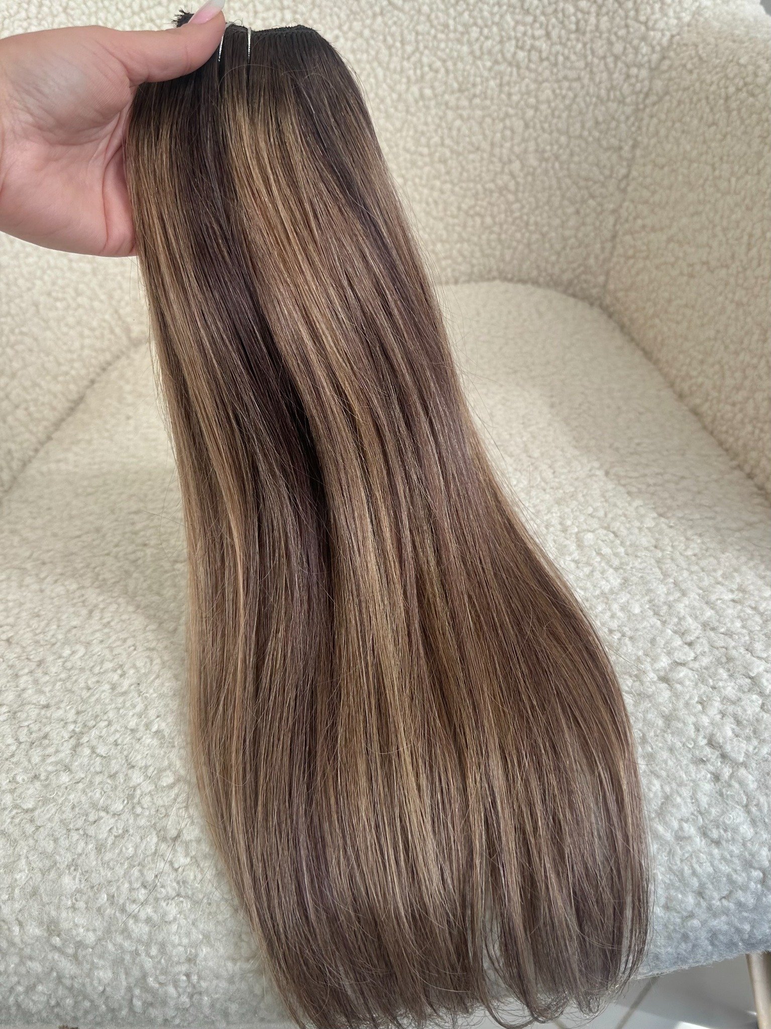 Clip On Premium Drept Black Collection Balayage #8/#2 - Extensii de par București Clip On Premium Drept Black Collection Balayage #8/#2 - Extensii de par București