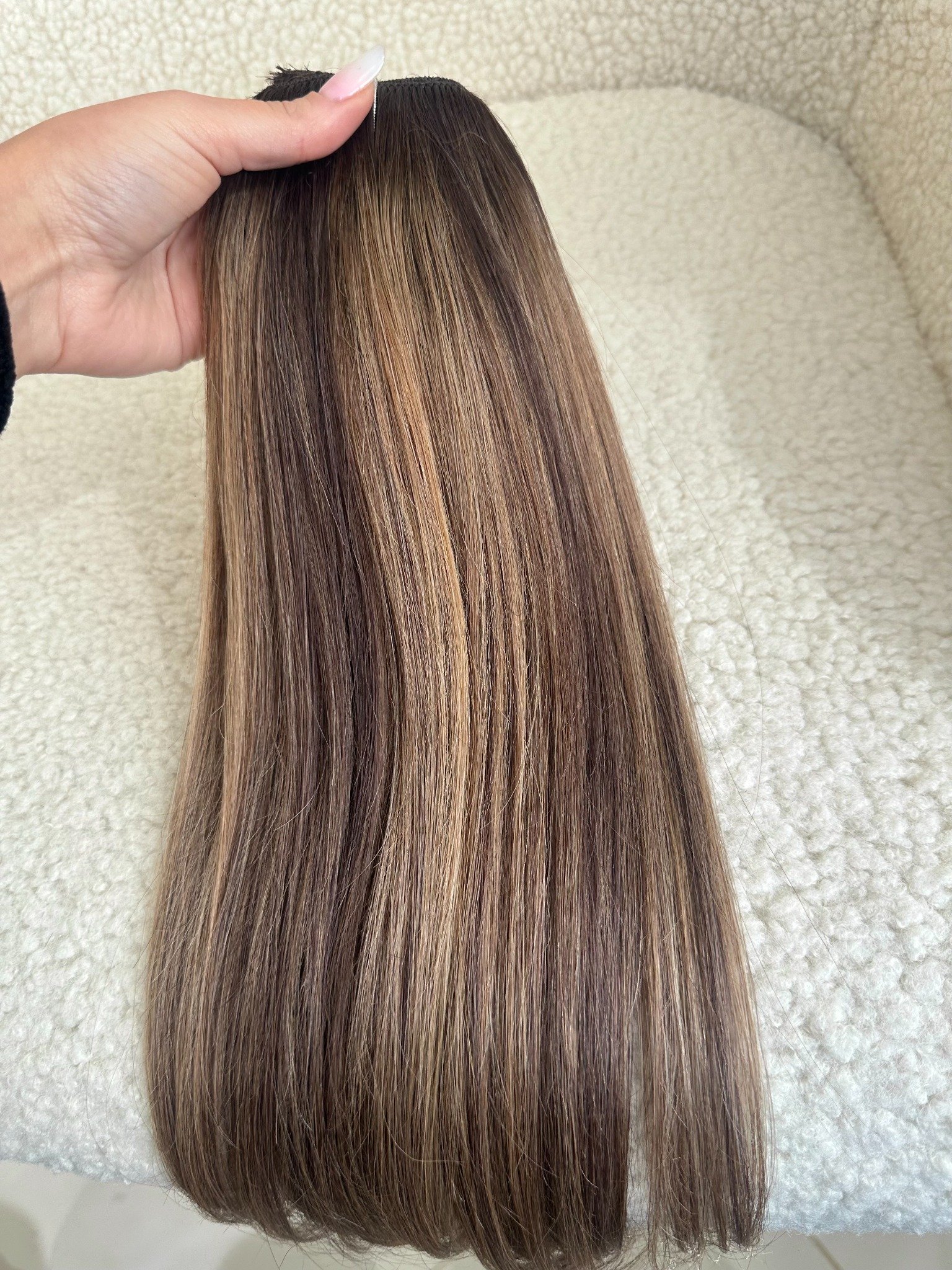Clip On Premium Drept Black Collection Balayage #8/#2 - Extensii de par București Clip On Premium Drept Black Collection Balayage #8/#2 - Extensii de par București