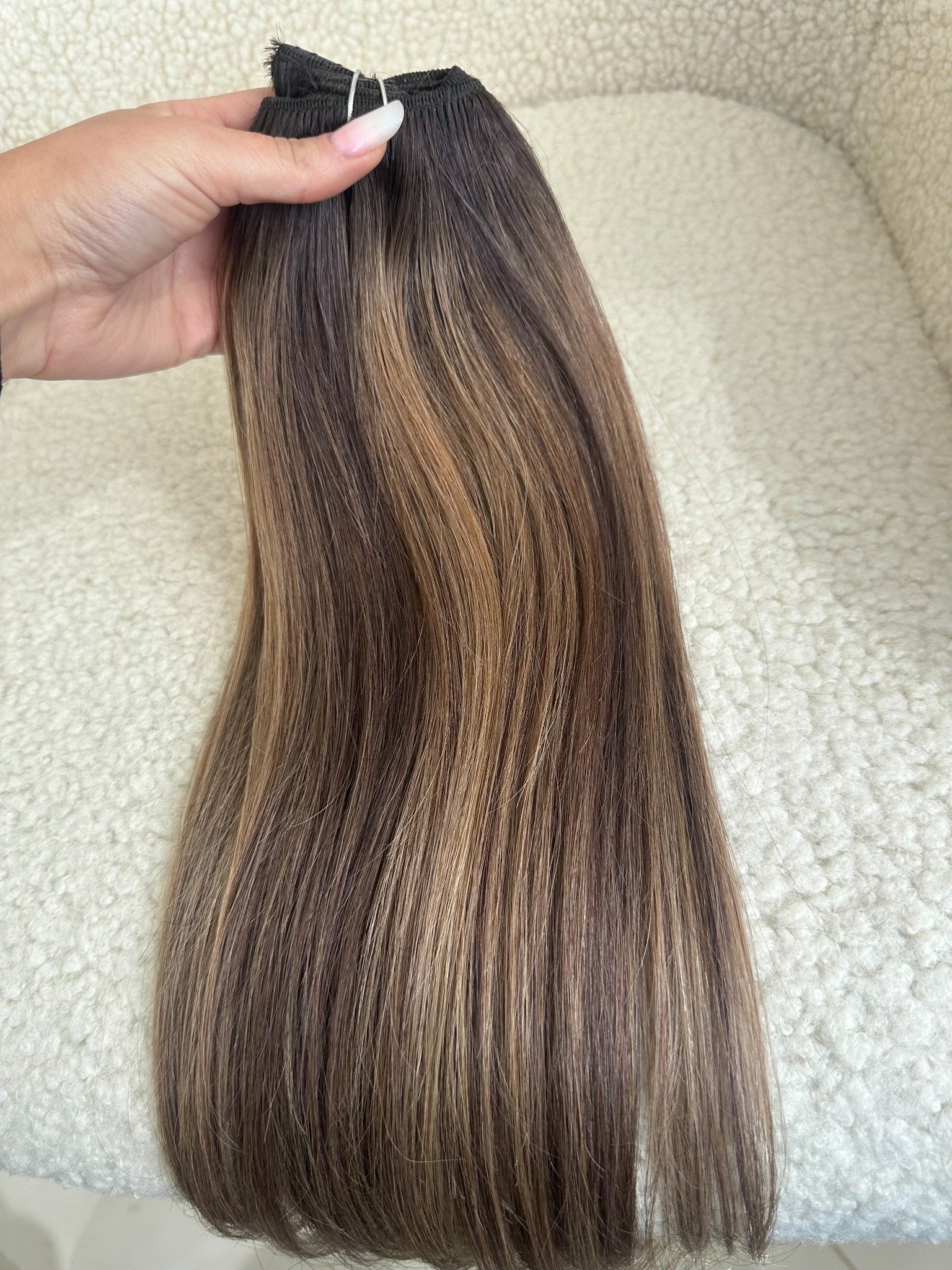 Clip On Premium Drept Black Collection Balayage #8/#2 - Extensii de par București Clip On Premium Drept Black Collection Balayage #8/#2 - Extensii de par București