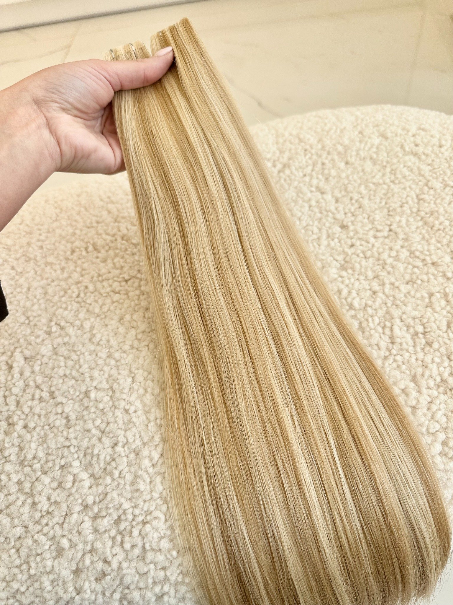 Extensii Invisible Tape Balayage #P 18/22 - Extensii de par București Extensii Invisible Tape Balayage #P 18/22 - Extensii de par București