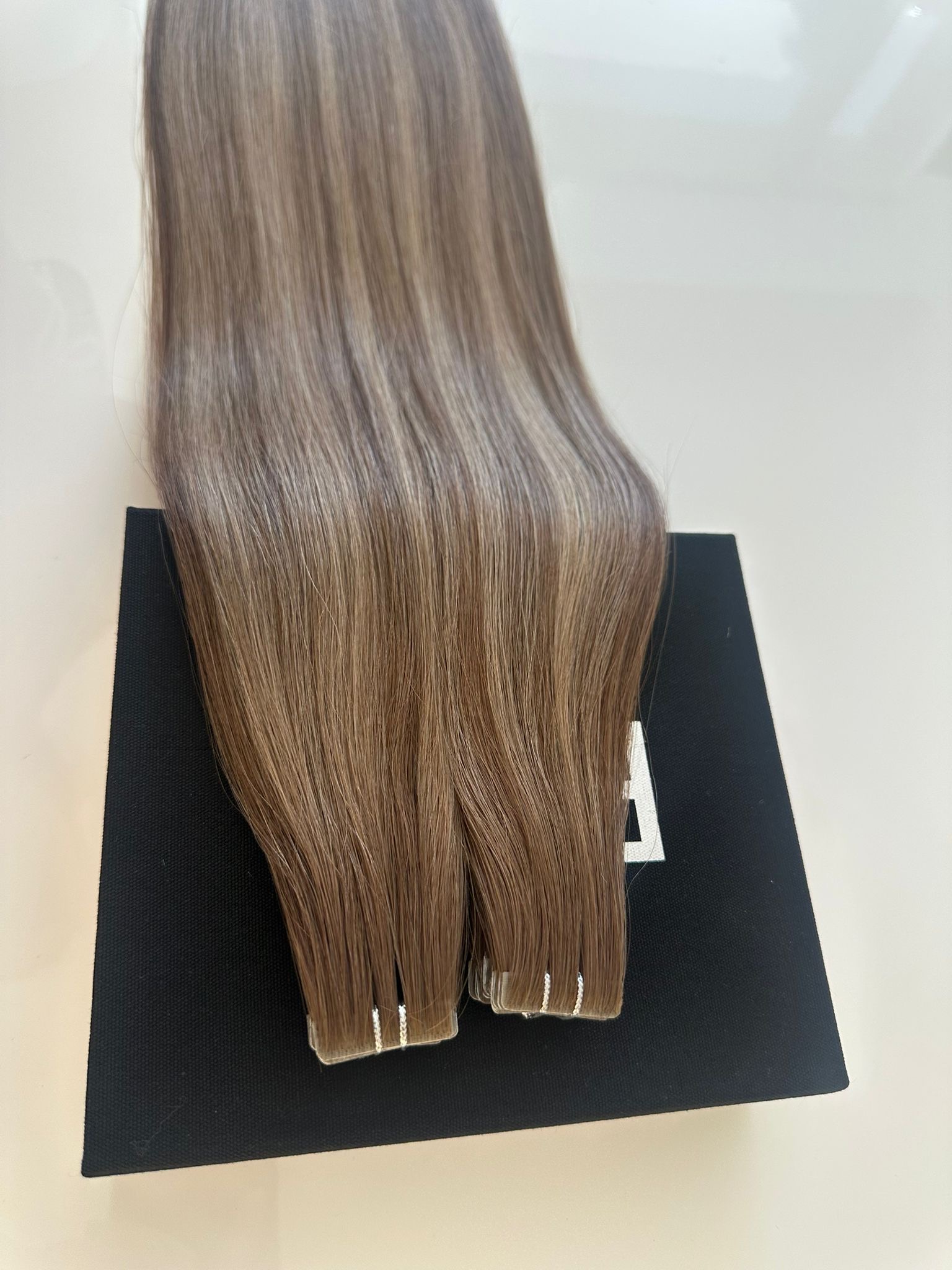 Extensii Invisible Tape Balayage #4/4/18 - Extensii de par București Extensii Invisible Tape Balayage #4/4/18 - Extensii de par București