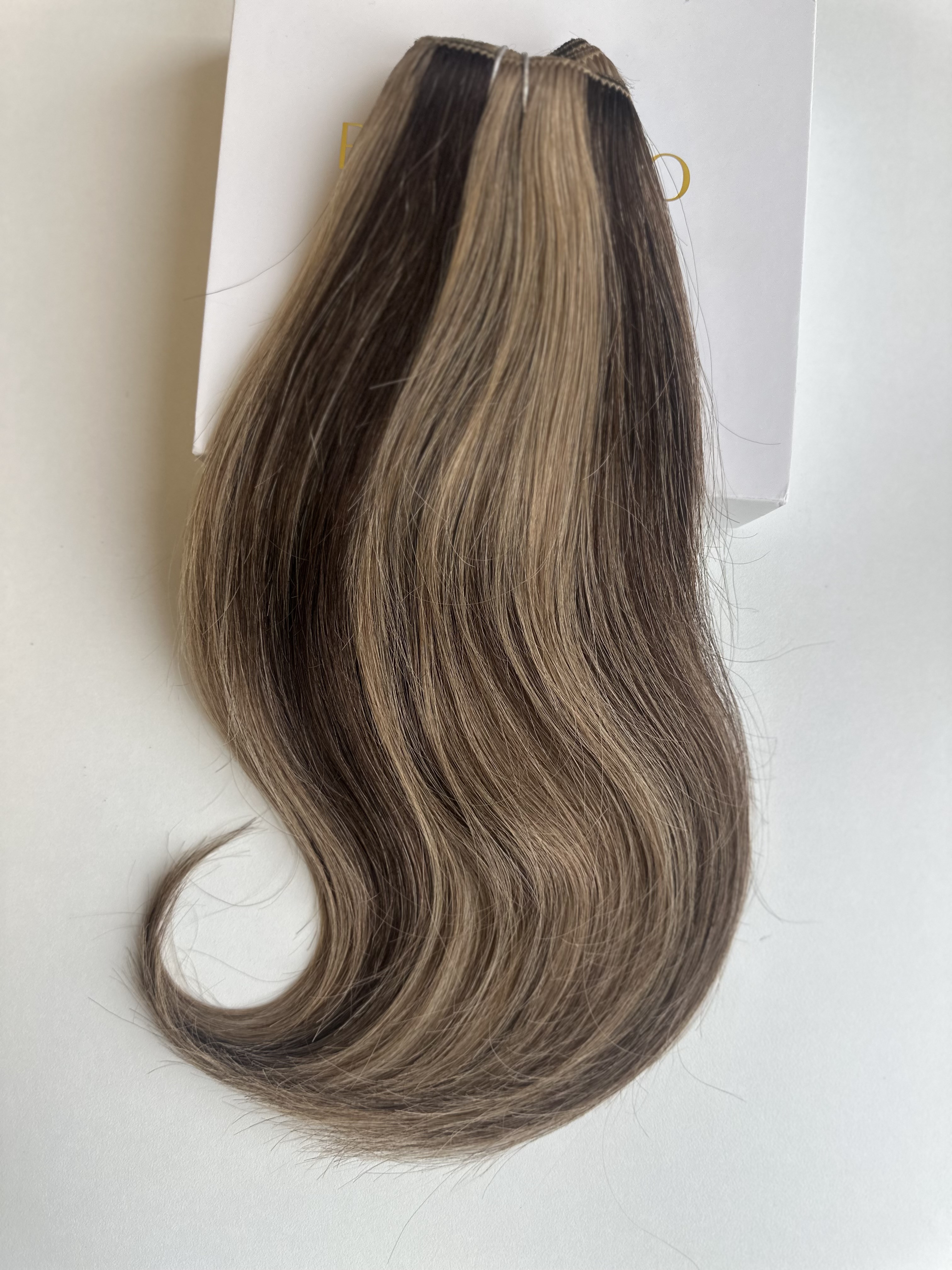 Clip On Premium Drept Black Collection Balayage #2/#60 - Extensii de par București Clip On Premium Drept Black Collection Balayage #2/#60 - Extensii de par București
