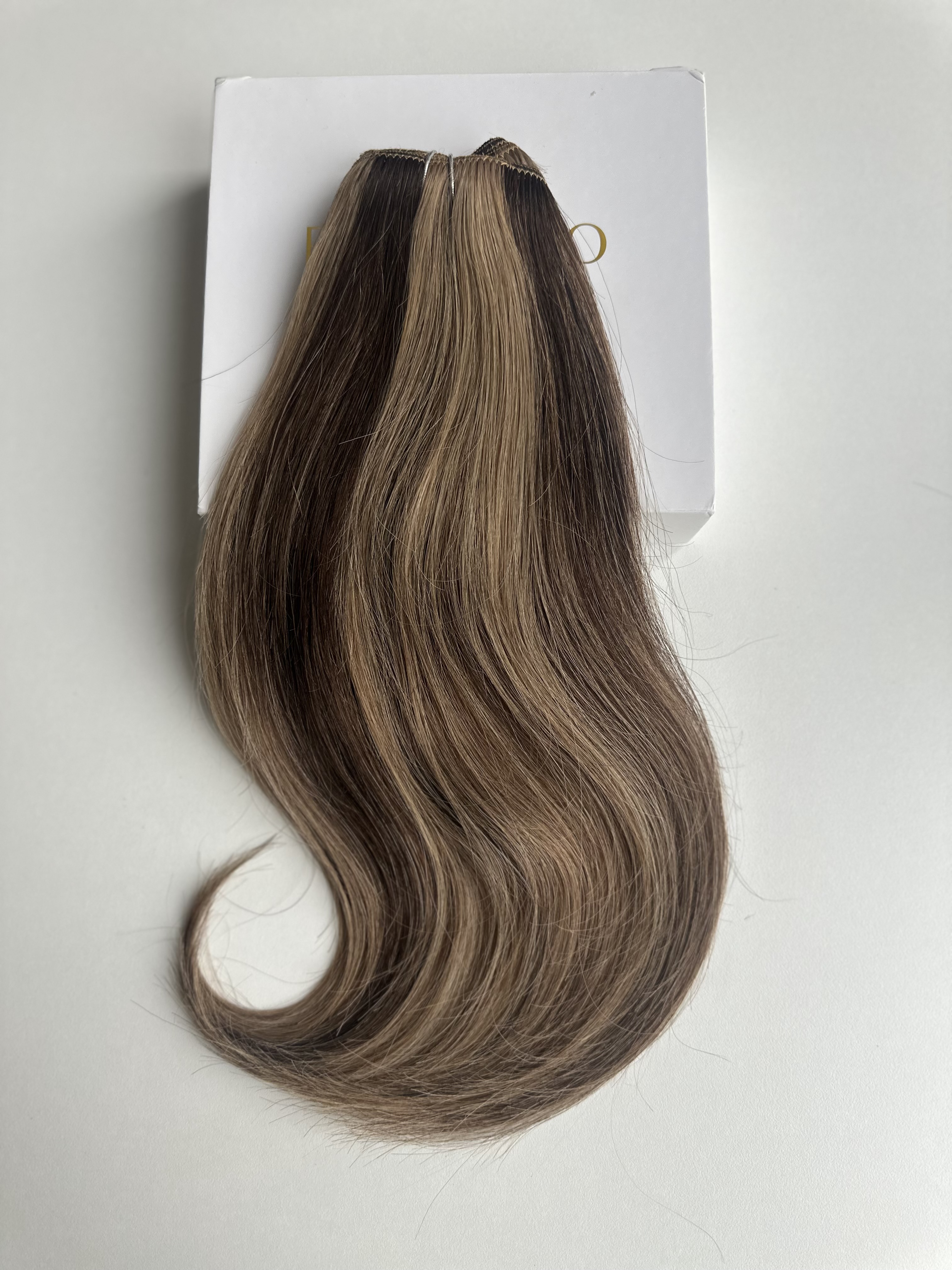 Clip On Premium Drept Black Collection Balayage #2/#60 - Extensii de par București Clip On Premium Drept Black Collection Balayage #2/#60 - Extensii de par București