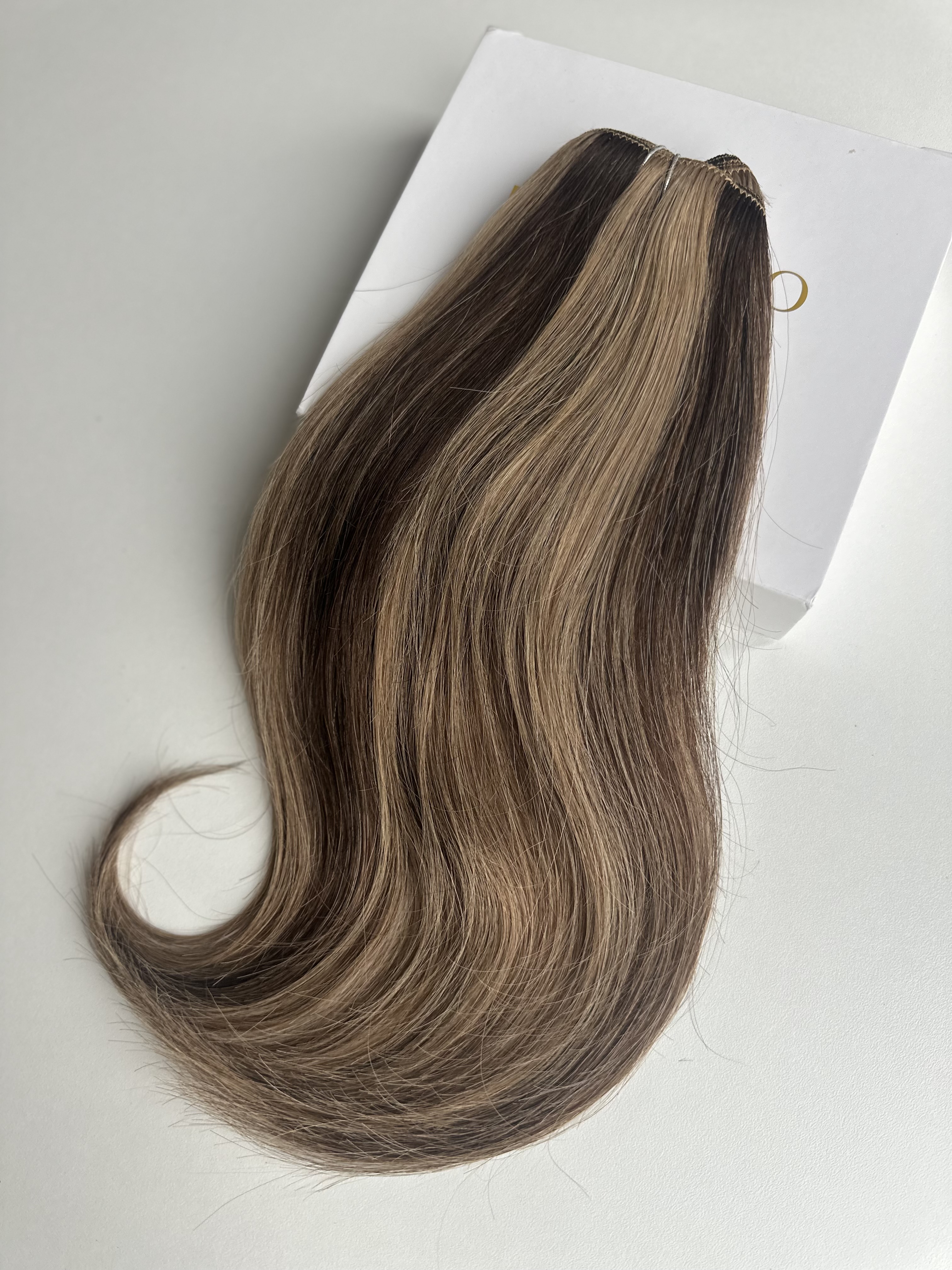 Clip On Premium Drept Black Collection Balayage #2/#60 - Extensii de par București Clip On Premium Drept Black Collection Balayage #2/#60 - Extensii de par București