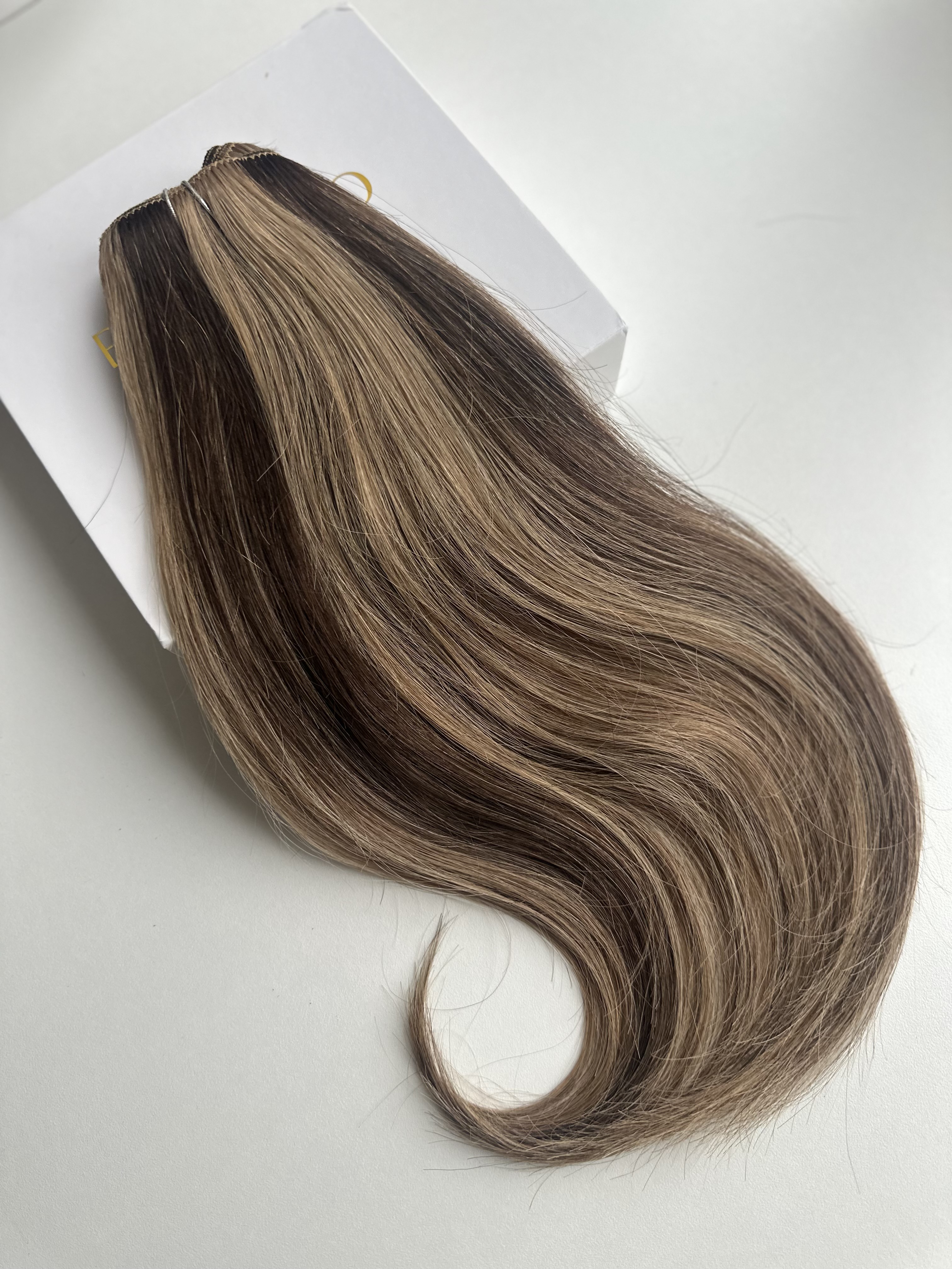 Clip On Premium Drept Black Collection Balayage #2/#60 - Extensii de par București Clip On Premium Drept Black Collection Balayage #2/#60 - Extensii de par București