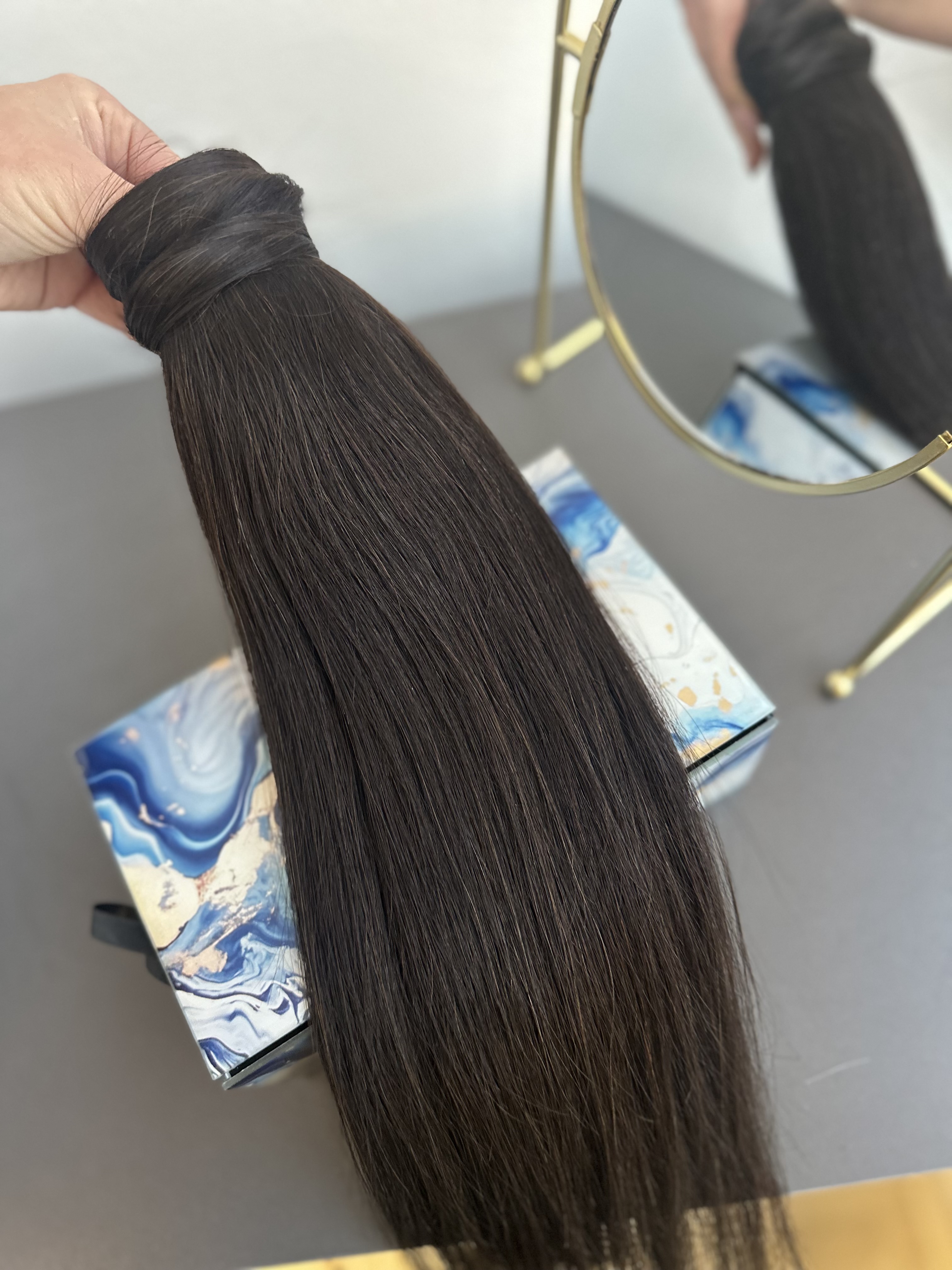 Coada de par cu scai Magic Tail #1B - Extensii de par București Coada de par cu scai Magic Tail #1B - Extensii de par București
