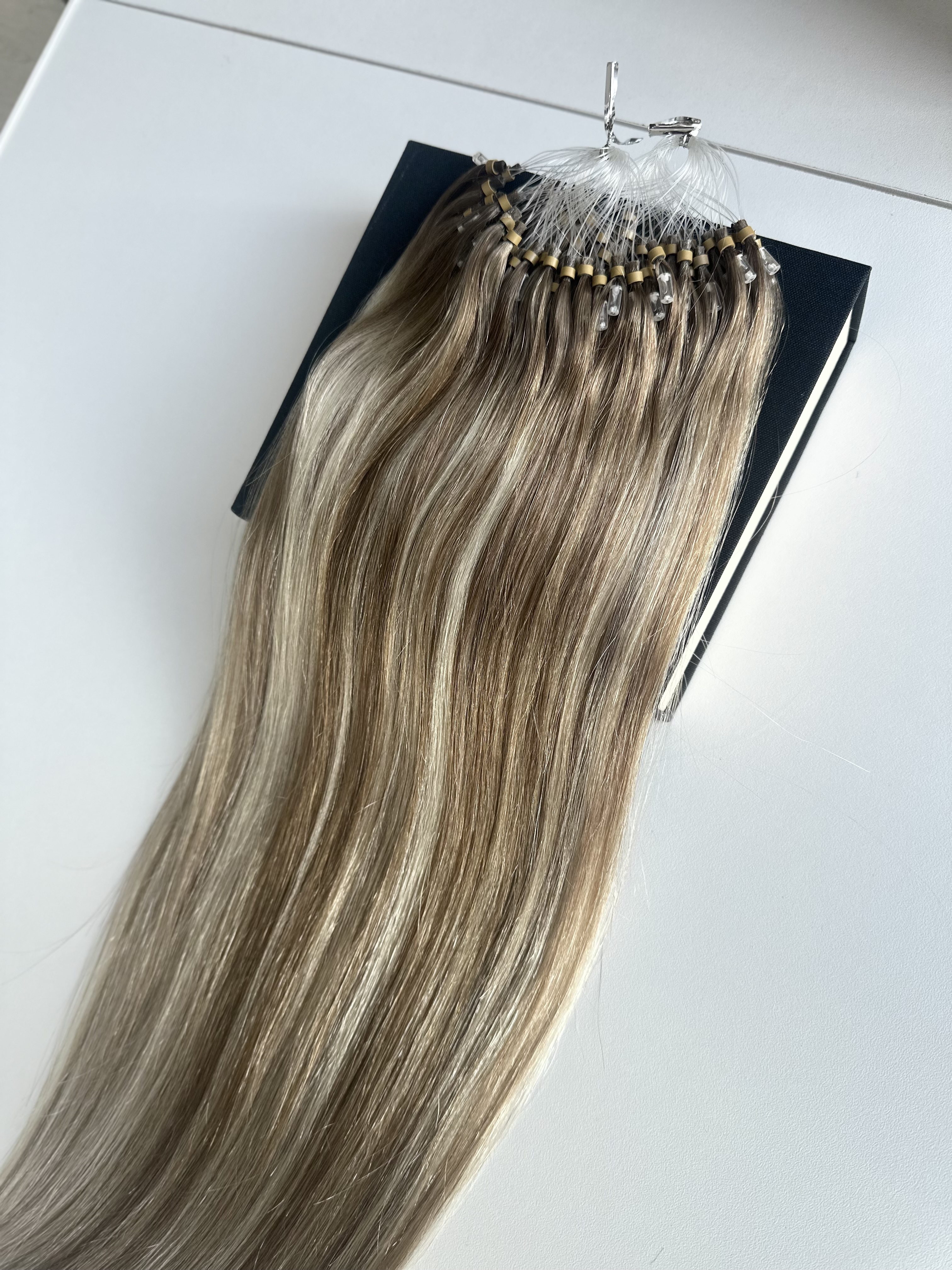 Extensii Microring Oskar Balayage #8/Silver/8 - Extensii de par București Extensii Microring Oskar Balayage #8/Silver/8 - Extensii de par București