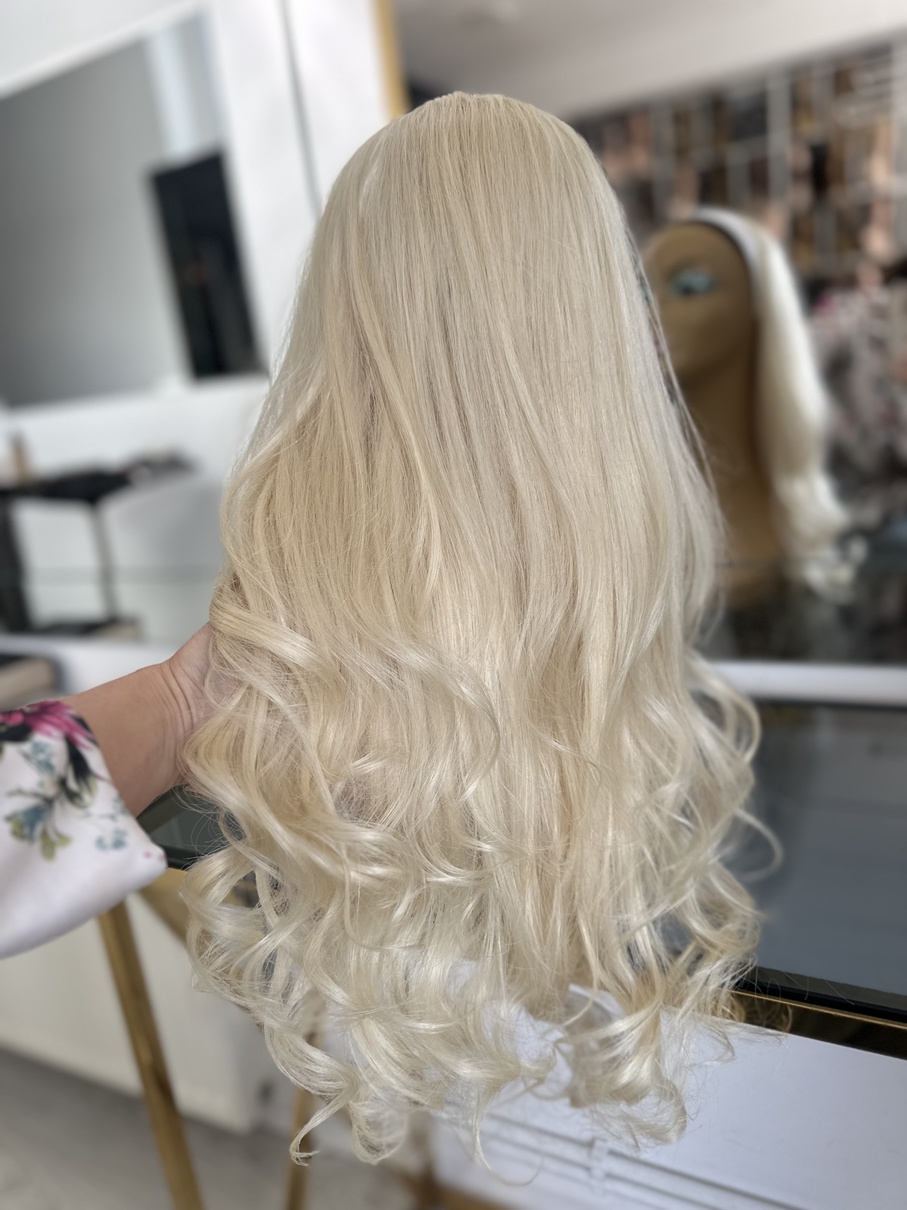 Mese de Volum cu Cordeluta Luxe Blond Platinat - Extensii de par București Mese de Volum cu Cordeluta Luxe Blond Platinat - Extensii de par București