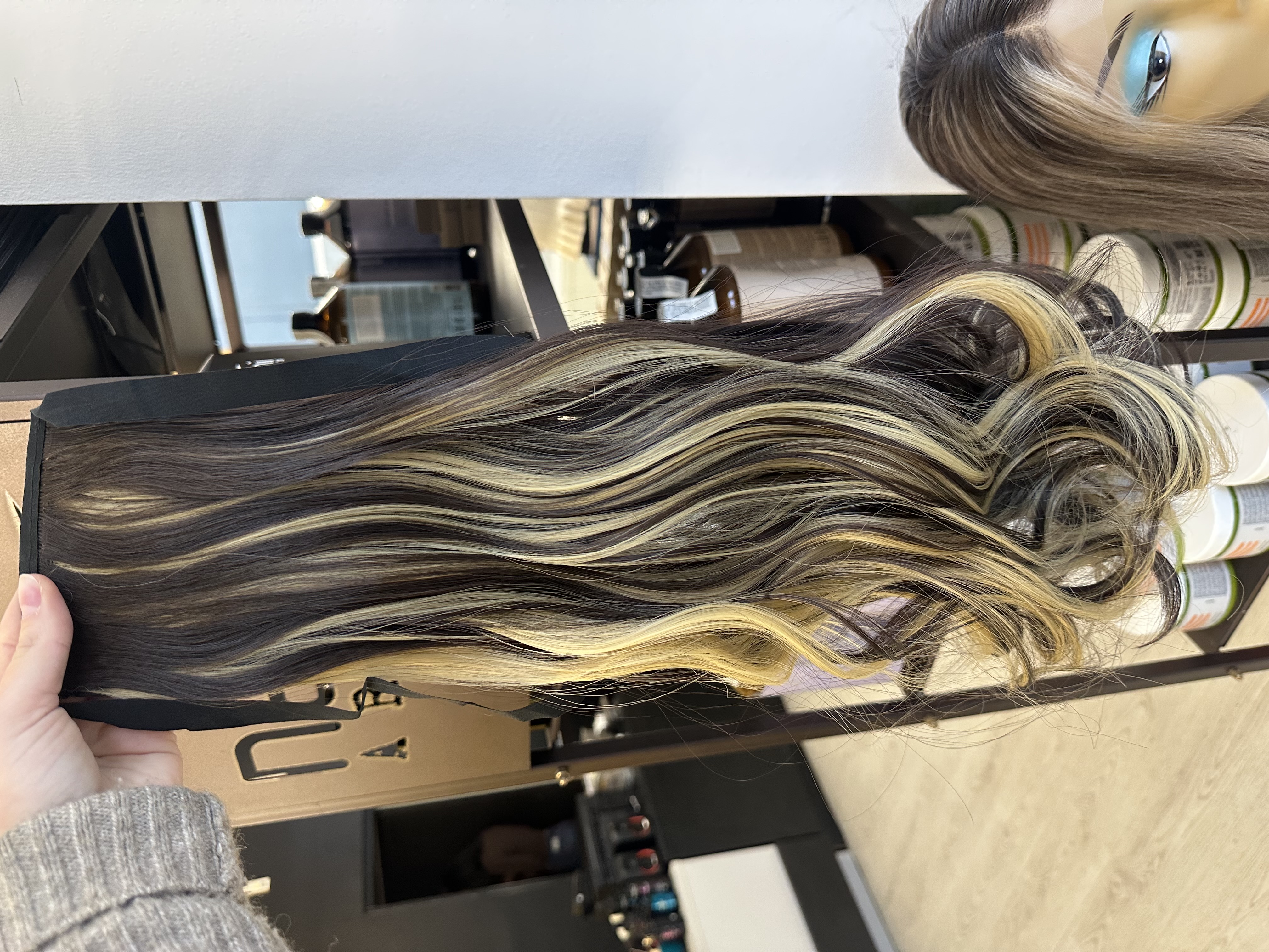 Coada de Par cu bentite ondulata Balayage #8/#26 - Extensii de par București Coada de Par cu bentite ondulata Balayage #8/#26 - Extensii de par București
