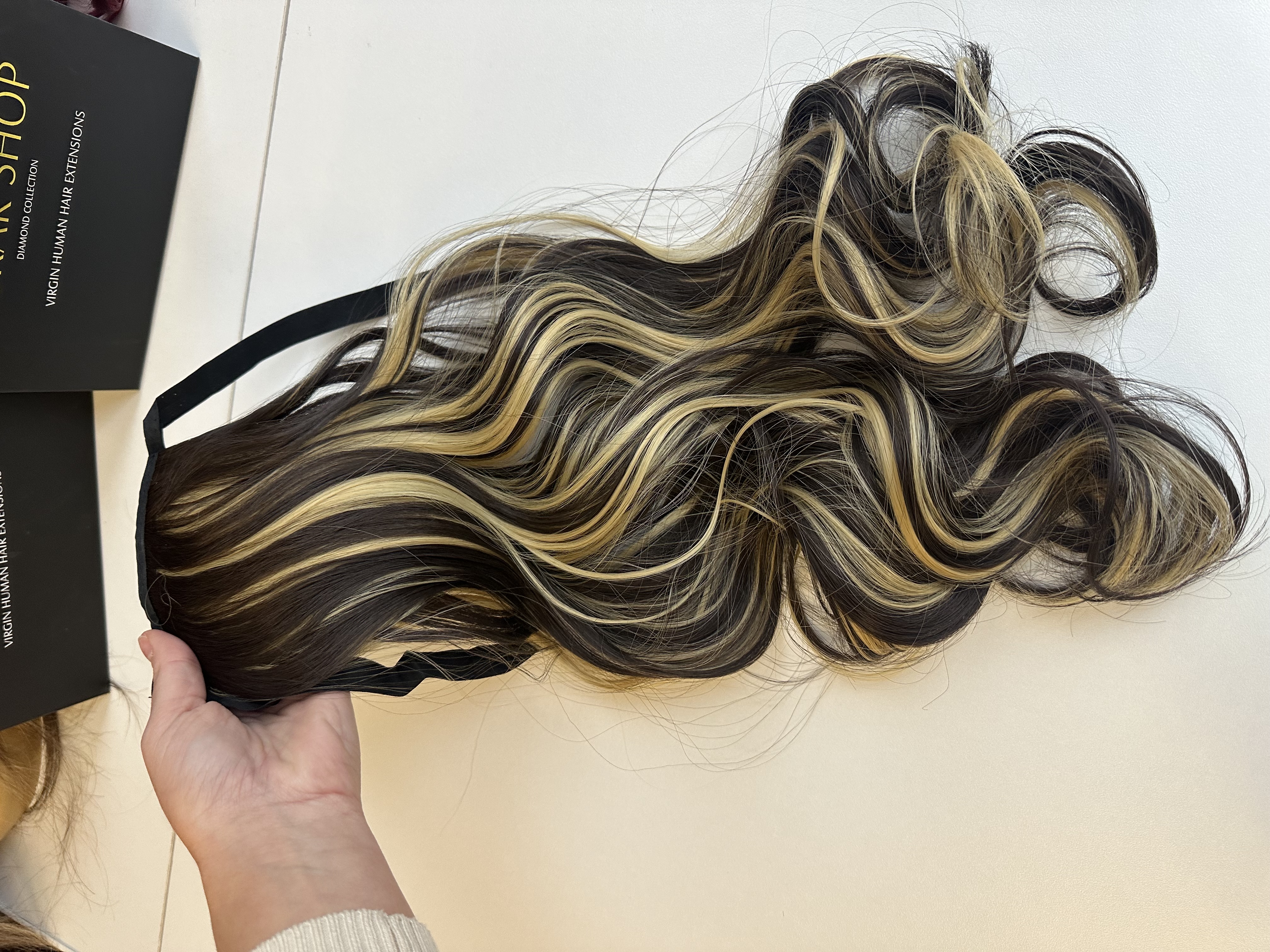 Coada de Par cu bentite ondulata Balayage #8/#26 - Extensii de par București Coada de Par cu bentite ondulata Balayage #8/#26 - Extensii de par București