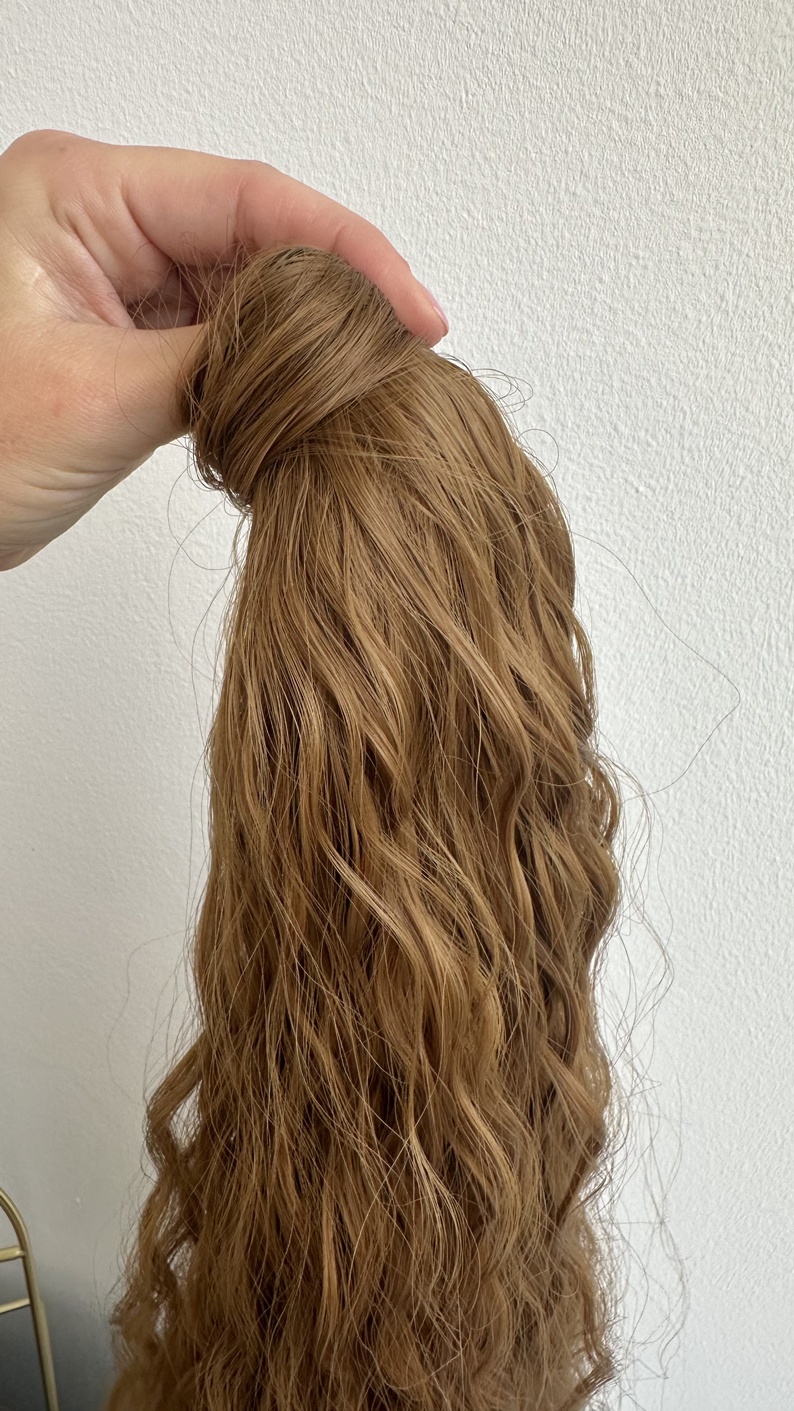 Coada de Par cu scai creata Saten Caramel - Extensii de par București Coada de Par cu scai creata Saten Caramel - Extensii de par București