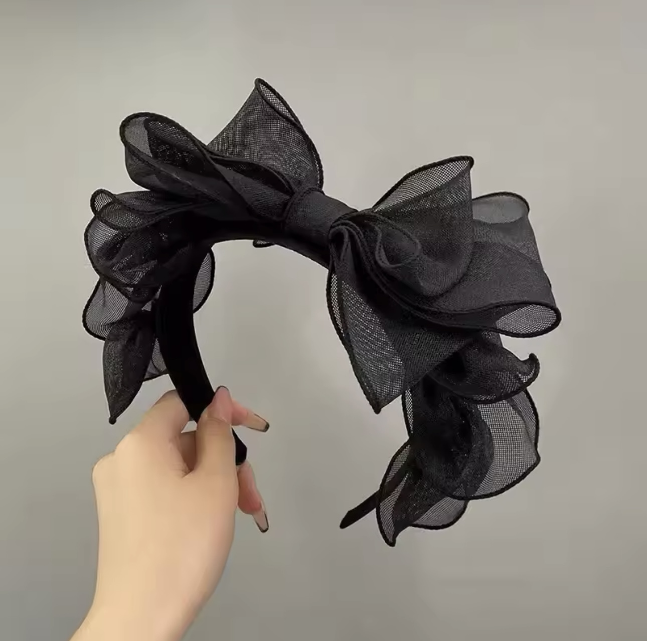 Coronita neagra pentru par cu fundita